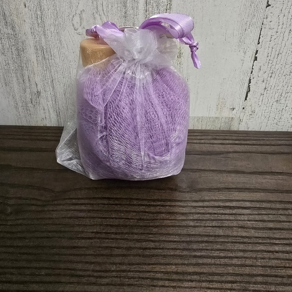 New Sugar Plums 3 peice set Scented Body Wash, Lotion and shower poof - Picture 3 of 7